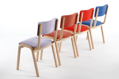 Holzstühle mit Sitz- und Rückenpolster